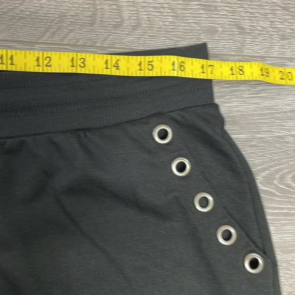 Adrienne Vittadini Sport Shorts Black Pull On Waist Grommet Pocket Detail XL - Picture 6 of 14